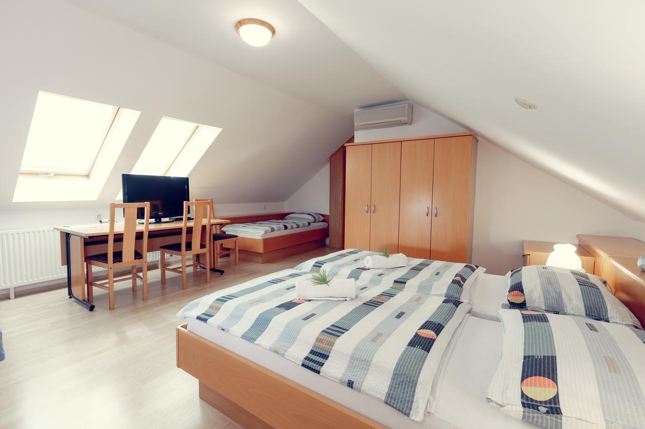 Hotel Zupancicev Hram Dragatuš Esterno foto