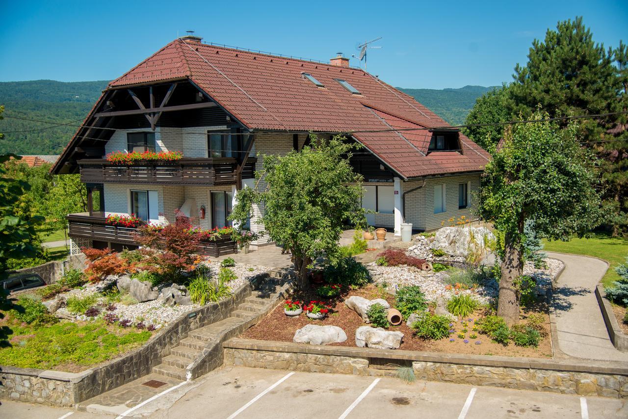 Hotel Zupancicev Hram Dragatuš Esterno foto