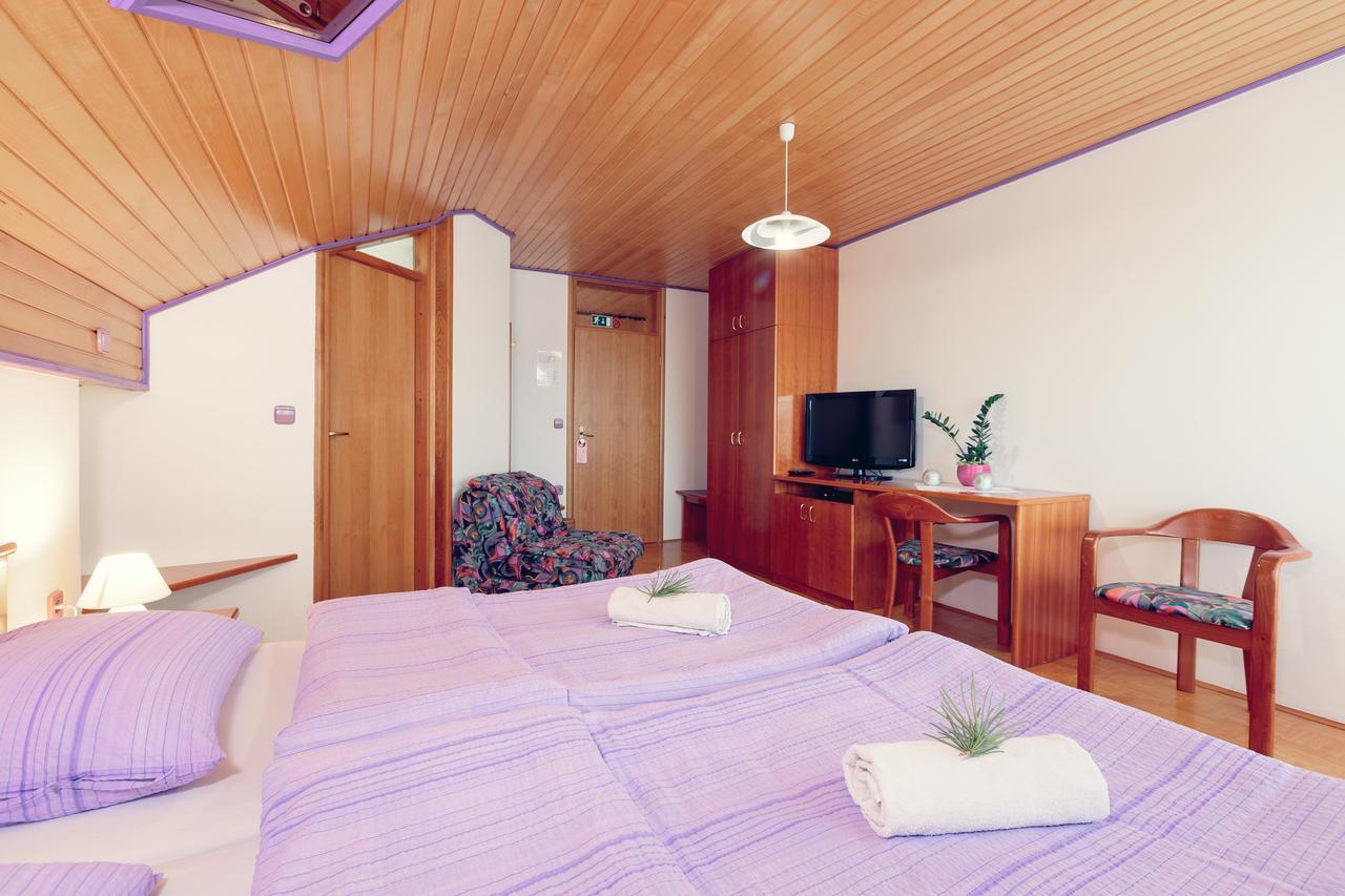 Hotel Zupancicev Hram Dragatuš Esterno foto