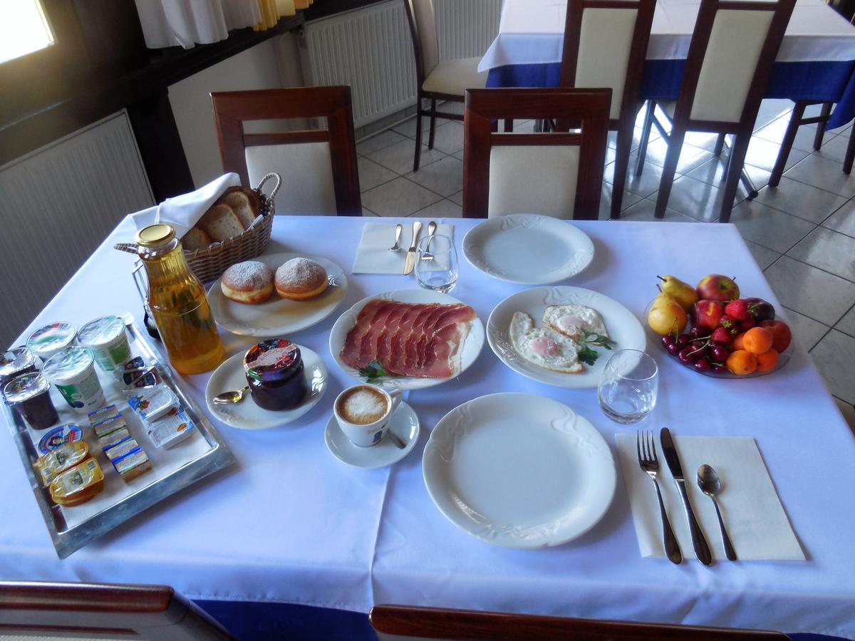 Hotel Zupancicev Hram Dragatuš Esterno foto