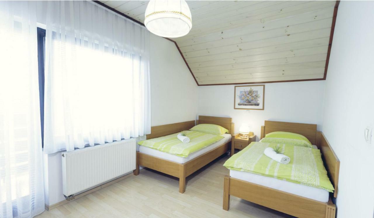 Hotel Zupancicev Hram Dragatuš Esterno foto